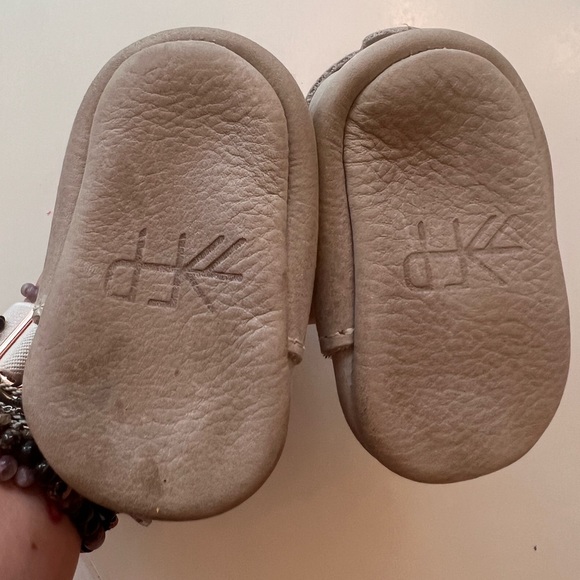 Freshly Picked soft suede Size 2 EUC - Picture 2 of 3